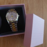 Чисто нов ,часовник Rolex с кутийка и възглавничка , снимка 1 - Дамски - 43518682