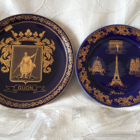 Порцеланови чинии син кобалт, декорирани със злато, Хихон/Gijon и Париж/Paris с поставки, нови, снимка 8 - Колекции - 36404475