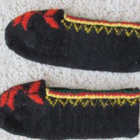  Ръчно плетени терлици с родопски мотиви, снимка 2 - Други ценни предмети - 32491977