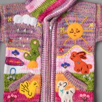 Многоцветна перуанска детска жилетка с елфска качулка, размери от 0 до 7 години , снимка 3 - Детски пуловери и жилетки - 35537566