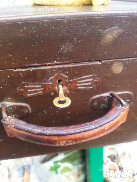 Дървен куфар със заключване и кожена дръжка , снимка 1