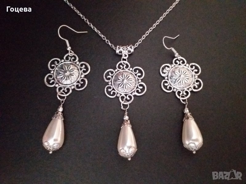 Прелестен комплект бижута с бели перли капка и филигрирани орнаменти в цвят Сребро комплект бижута в, снимка 1
