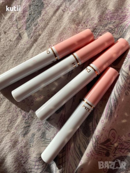 ПРОДАВАМ комлект 4 бр матови червила ПРОМО ЦЕНА 10 ЛВ , снимка 1