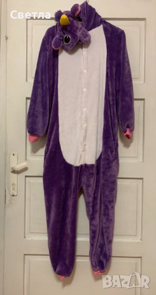 Пухкава пижама еднорог. Цвят лилав/бял. Практично закопчаване. Обща дължина 130 см, снимка 1