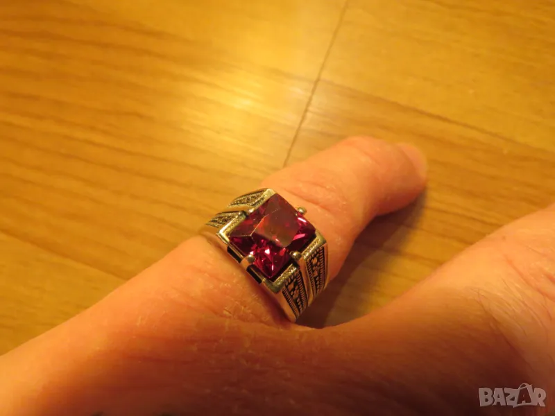 Сребърен мъжки пръстен с рубин и с много инкрустирани маркенази по него сребро, снимка 1