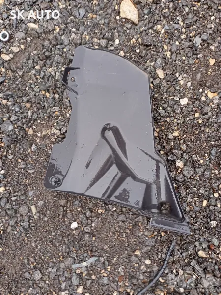 Mercedes W203 капак над бушонно табло , снимка 1