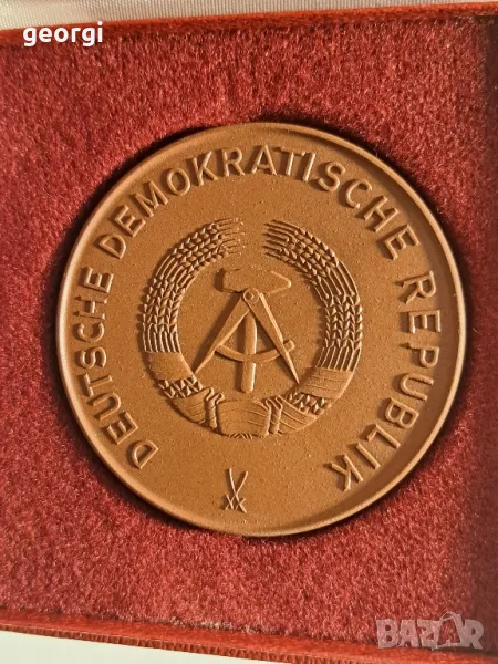 порцеланов медал ГДР Meissen , снимка 1