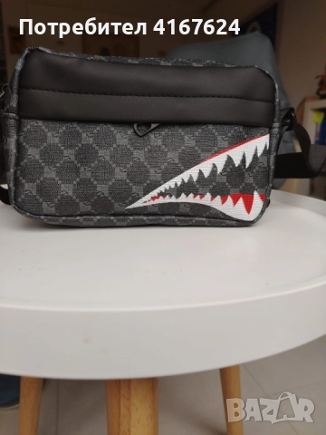 SPRAYGROUND чантички, снимка 3 - Чанти - 51845652