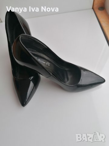 Черни лачени обувки на ток, снимка 1 - Дамски обувки на ток - 32458693