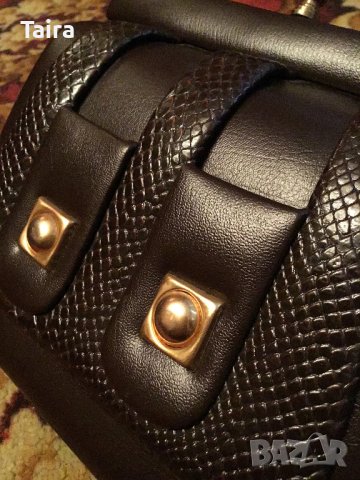 Продавам кожена английска дамска чанта с къса дръжкa, снимка 3 - Чанти - 43092781