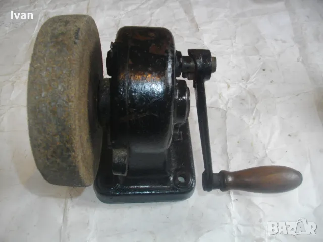 Ръчен ШМИРГЕЛ със собствена стойка Чугунен ф125мм Масивен 4,5 кг Старо качество Немски, снимка 2 - Други инструменти - 47364931