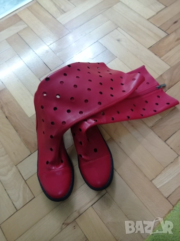 Продавам кожени летни червени ботуши