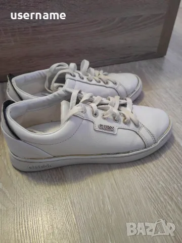 GUESS оригинални дамски кецове