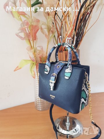 Guess дамска чанта със змийски принт Код 168, снимка 10 - Чанти - 26262286