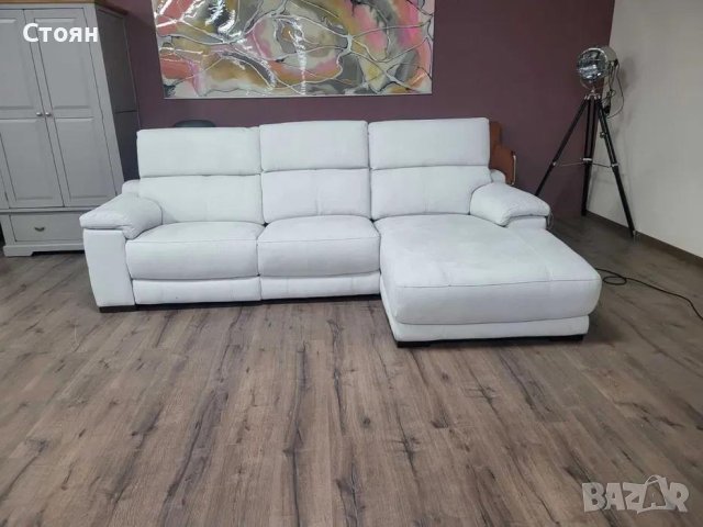 Светло сив ъглов диван Laurence с електрически релаксиращ механизъм, снимка 2 - Дивани и мека мебел - 43285794