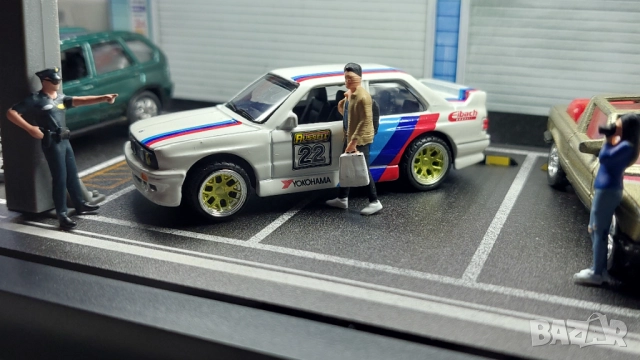 Гараж диорама за 5 коли в мащаб 1-64 , снимка 17 - Колекции - 52261233