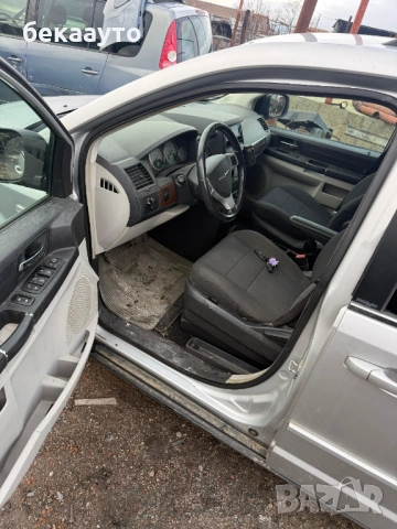 Chrysler Voyager на части , снимка 2 - Автомобили и джипове - 53424386