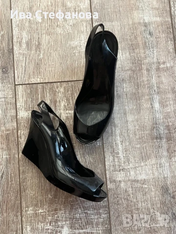 Нови Италия черни силиконови сандали излята платформа 