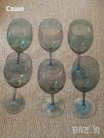 Стъклени цветни чаши 