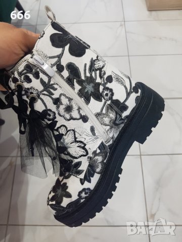 Обувки, снимка 4 - Дамски боти - 43009381