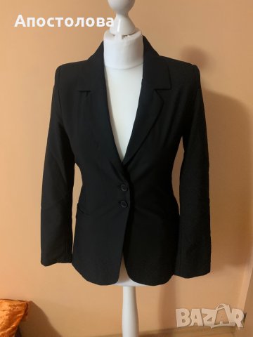 Черно сако с опашка отзад