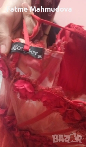 Червена рокля 