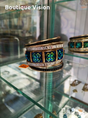 Ново! 9 броя гривни с кристали и камъни