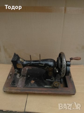 Продавам стара шевна машина JUNKER RUH - ръчна - антика, над 150години, снимка 2 - Антикварни и старинни предмети - 33239221