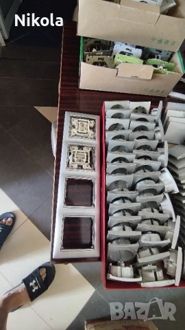 Контакти и ключове LEGRAND еднополюсни девиаторни и сериен, снимка 8 - Ключове, контакти, щепсели - 50992487