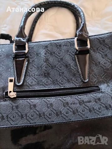 дамска лачена чанта , снимка 2 - Чанти - 51798594