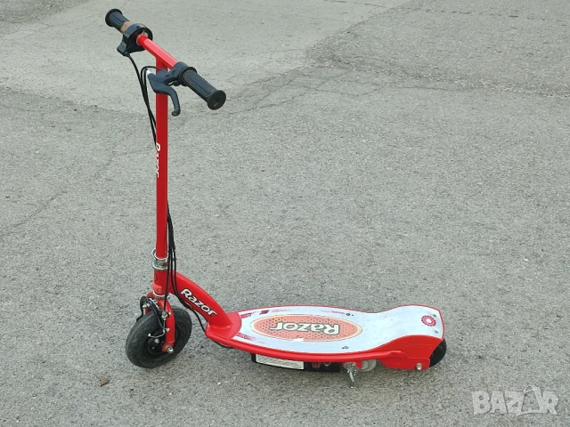 Детска електрическа тротинетка - няма зарядно и батерии. С работещ двигател.