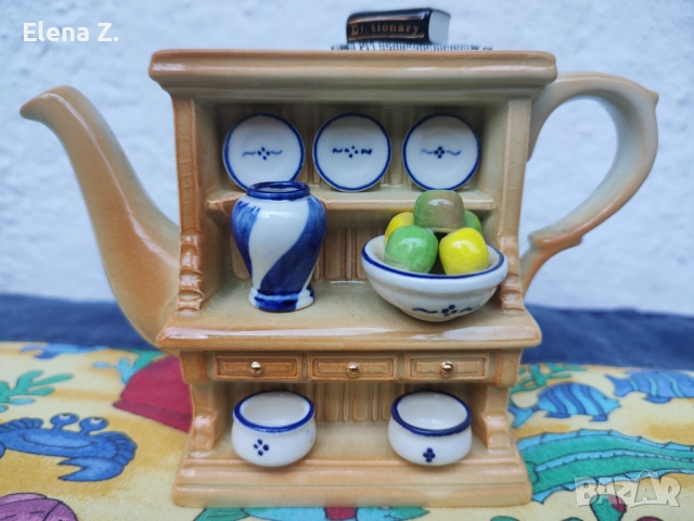 Колекционерски винтидж чайник на Paul Cardew - Small Welsh dresser, снимка 3 - Колекции - 52344504