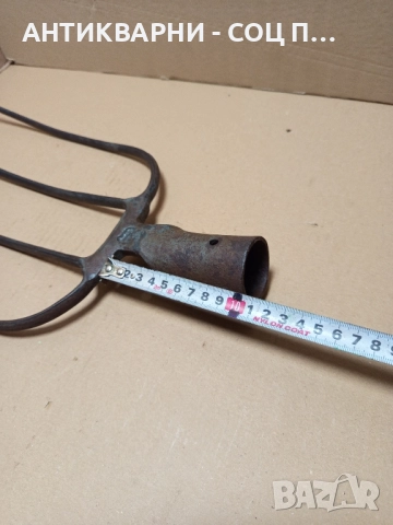 Соц Стара Ръчно Кована Вила За Сено., снимка 11 - Антикварни и старинни предмети - 51713390