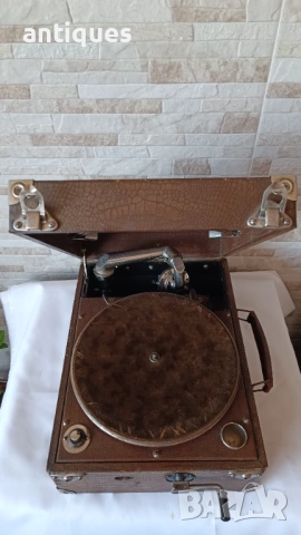 Стар грамофон с манивела - Columbia - 1930" година - Great Britain, снимка 2 - Антикварни и старинни предмети - 53007440