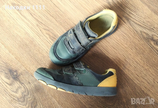 Оригинални обувки Clarks с лепки, естествена кожа, номер 32.5, отлични