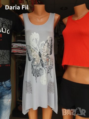 Сива рокля тип камбанка с пеперуда и дантелени джобчета