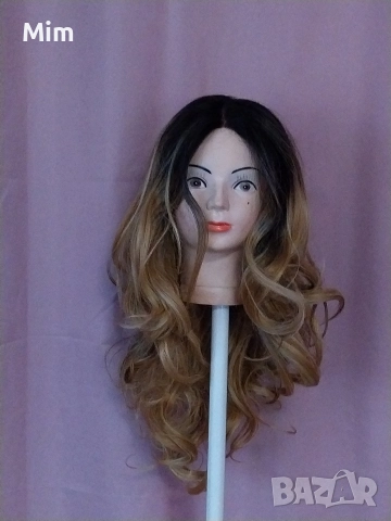 60 см Дълга леко къдрева перука омбре , снимка 2 - Аксесоари за коса - 52702754