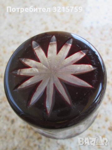 Малка Кристална ваза ,червен кристал, снимка 2 - Декорация за дома - 36948237