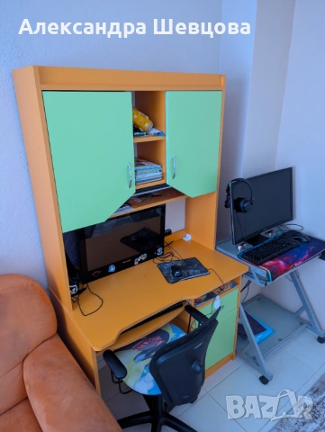 Ученическо бюро с надстройка, снимка 2 - Мебели за детската стая - 53445319