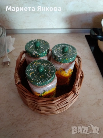 Комплект бурканчета за съхранение на подправки с ръчно плетено панерче , снимка 2 - Декорация за дома - 52557951