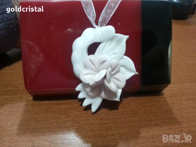 Порцелан медальон колие, снимка 2 - Антикварни и старинни предмети - 43555593