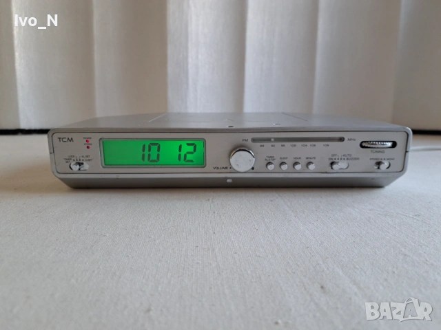 TCM / FM радио часовник.