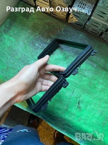 Преходна рамка за VW Golf 5, Sharan, Touran, Passat и други. От оригинално радио към 2DIN, снимка 6 - Аксесоари и консумативи - 51873022