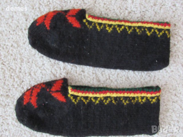  Ръчно плетени терлици с родопски мотиви, снимка 2 - Други ценни предмети - 32491977