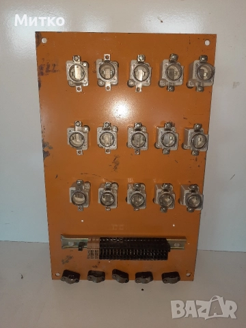 Електрическо табло с бушони