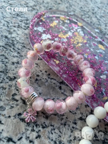 Гривна от стъклени мъниста, снимка 2 - Гривни - 51301931