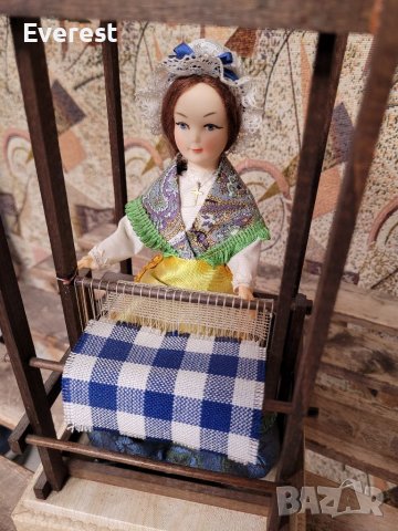 Тъкачка на стан,Стара фигурка от ФРАНЦИЯ , снимка 1