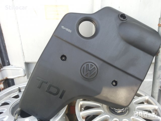 Капак двигател Golf 3 TDI, снимка 1 - Части - 33322288