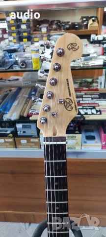 Електрическа китара цвят червен металик, снимка 3 - Китари - 40496158