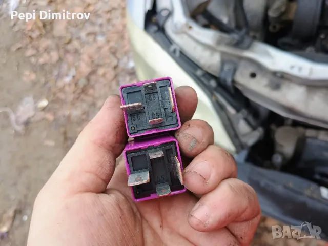 Реле SIEMENS V23136-J4-X24 -- GM 90494959 - 2броя Реле на горивната помпа и система за впръскване 